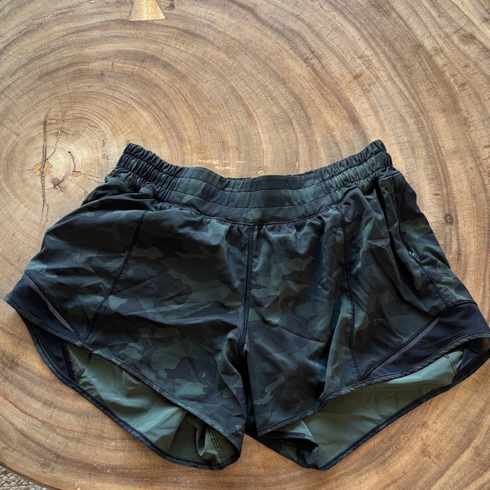Lululemon Hotty Hot Shorts Low Rise 4” Inseam